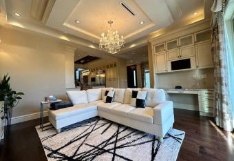 Serene Oasis in City Centre has rooms with a private hot tub