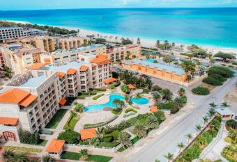 The Elegance of Oasis -3BR Apartment Beach Front has rooms with a private hot tub