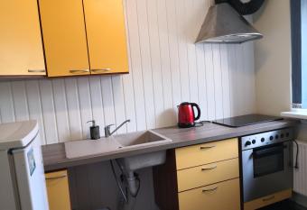 Ekonomin  s klas  s butas K  dainiuose allows 18 year olds to book a room