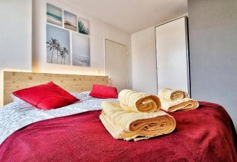     Le Nid de Coton     Balcon     Calme     Fibre     Relax BNB     allows 18 year olds to book a room