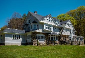 The Hartness House has Balcony rooms