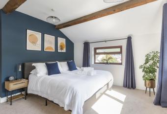 Home in Llanberis allows 18 year olds to book a room