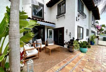 Casa Hermosa Hills has Balcony rooms