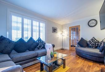 Dudley House has Balcony rooms