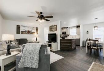 Cozy Mountain Town Farmhouse has Balcony rooms