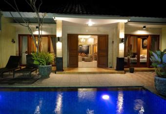 Villa Vanya Jogja (8-10p) private pool has Balcony rooms