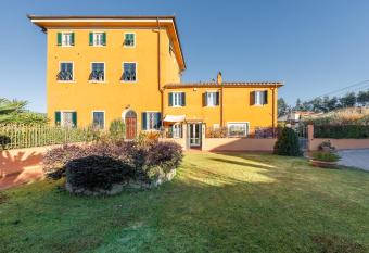 Villa Petri has Balcony rooms
