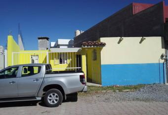 CASA ACOGEDORA has Balcony rooms