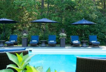 Cape Arundel Inn - Club House allows 18 year olds to book a room