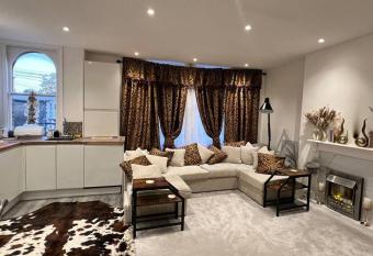 CozyCube allows 18 year olds to book a room