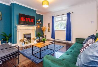 Millway Apartments Newcastle Gateshead with Free Parking has Balcony rooms