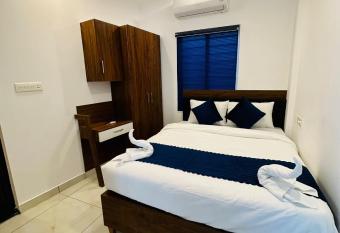ASTROS RESIDENCY KAKKANAD has Balcony rooms