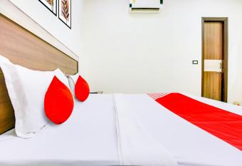Super OYO Collection O Hotel White Prime allows 18 year olds to book a room