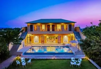 Pritampalace has Balcony rooms