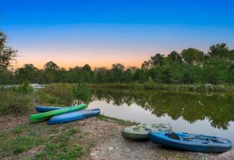 Enchanting Waterfront Cabin w Private Boardwalk has rooms with a private hot tub