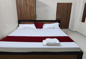 A K CONTINENTAL has Balcony rooms