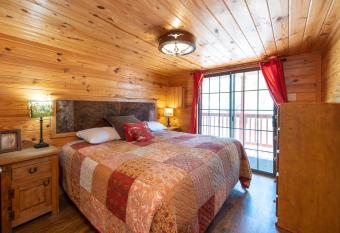 Jellystone Park Wichita Falls has Balcony rooms