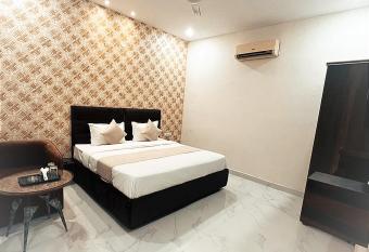 HOTEL GOLDEN A CLASS -- By Sky Prop -- Firozpur Road Ludhiana has Balcony rooms