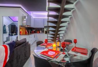 borabora 4 has rooms with a private hot tub