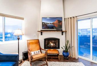 Gorgeous Moab Retreat has rooms with a private hot tub