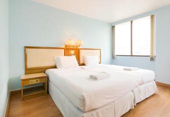 Wish Inn Chidlom By GO INN -                                           has rooms with a private hot tub