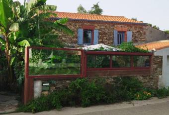 Maison familiale Nantes Sud allows 18 year olds to book a room