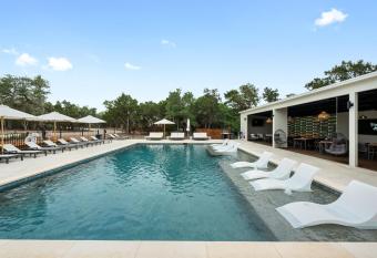 The Cedars Ranch has Balcony rooms