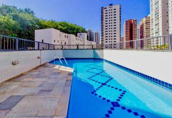 Apto com PISCINA 2 quadras da praia allows 18 year olds to book a room