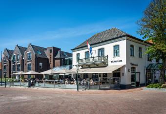 Hotel De Lindeboom has Balcony rooms
