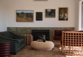 Log Box Red Hill has Balcony rooms