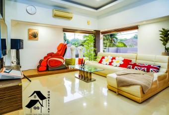 Seremban Bungalow Cosy Homestay                             has rooms with a private hot tub