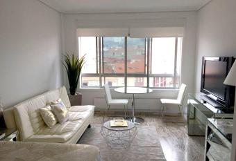 Elegancia y confort en el centro allows 18 year olds to book a room