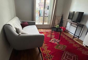 Cozy Appart -- Paris has Balcony rooms