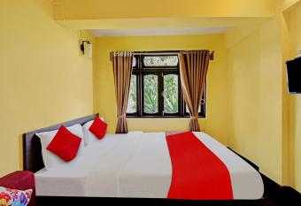 OYO Flagship Hotel Sherpa allows 18 year olds to book a room