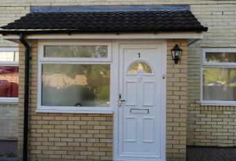 Lovely 4-Bed House in Southampton has Balcony rooms