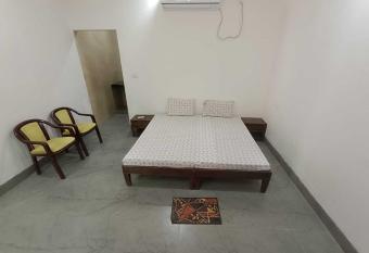 OYO Flagship Signature Hotel allows 18 year olds to book a room