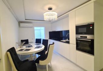 Apartament Central has Balcony rooms