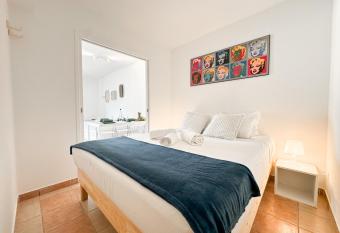 Palais Josephine 1BR Bnbrickeys allows 18 year olds to book a room