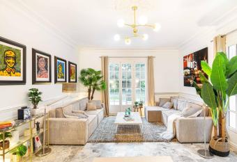 Grand & Classy Apartment with Private Garden, Villa des Ammonites has Balcony rooms