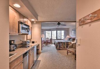 Grand Lodge has rooms with a private hot tub