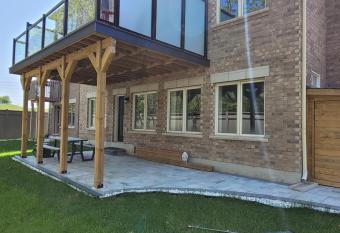 shijiezhang has Balcony rooms