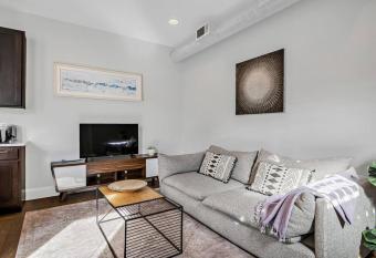 Charming Hbg Haven: Cozy 1br Apt allows 18 year olds to book a room