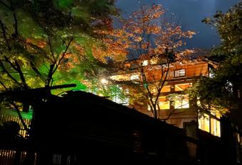                   Momiji        has rooms with a private hot tub