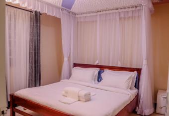 DAYO SUITES AND HOTEL has Balcony rooms