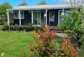 Kingfisher Cottage 294e allows 18 year olds to book a room