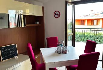 La casa di Gloria allows 18 year olds to book a room