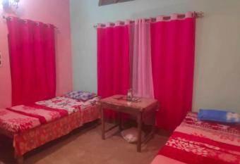 Travellers Hub has Smoking rooms