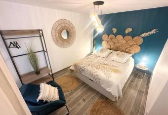 L Evasion - Climatis   - Jardin - Plage - Jacuzzi allows 18 year olds to book a room