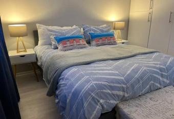 Beautiful Beachhouse Apartment in Blouberg has rooms with a private hot tub