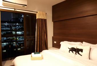Bed By City Hotel has Balcony rooms